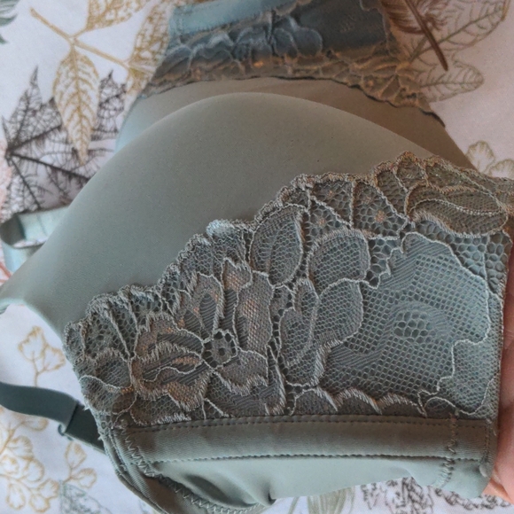 La Vie en Rose beautiful bra - Picture 2 of 3